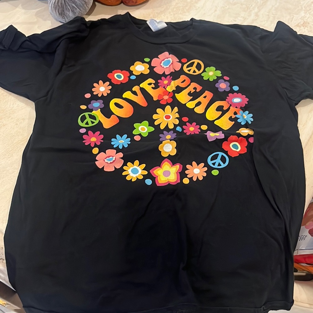Mens 70s love/peace tee
